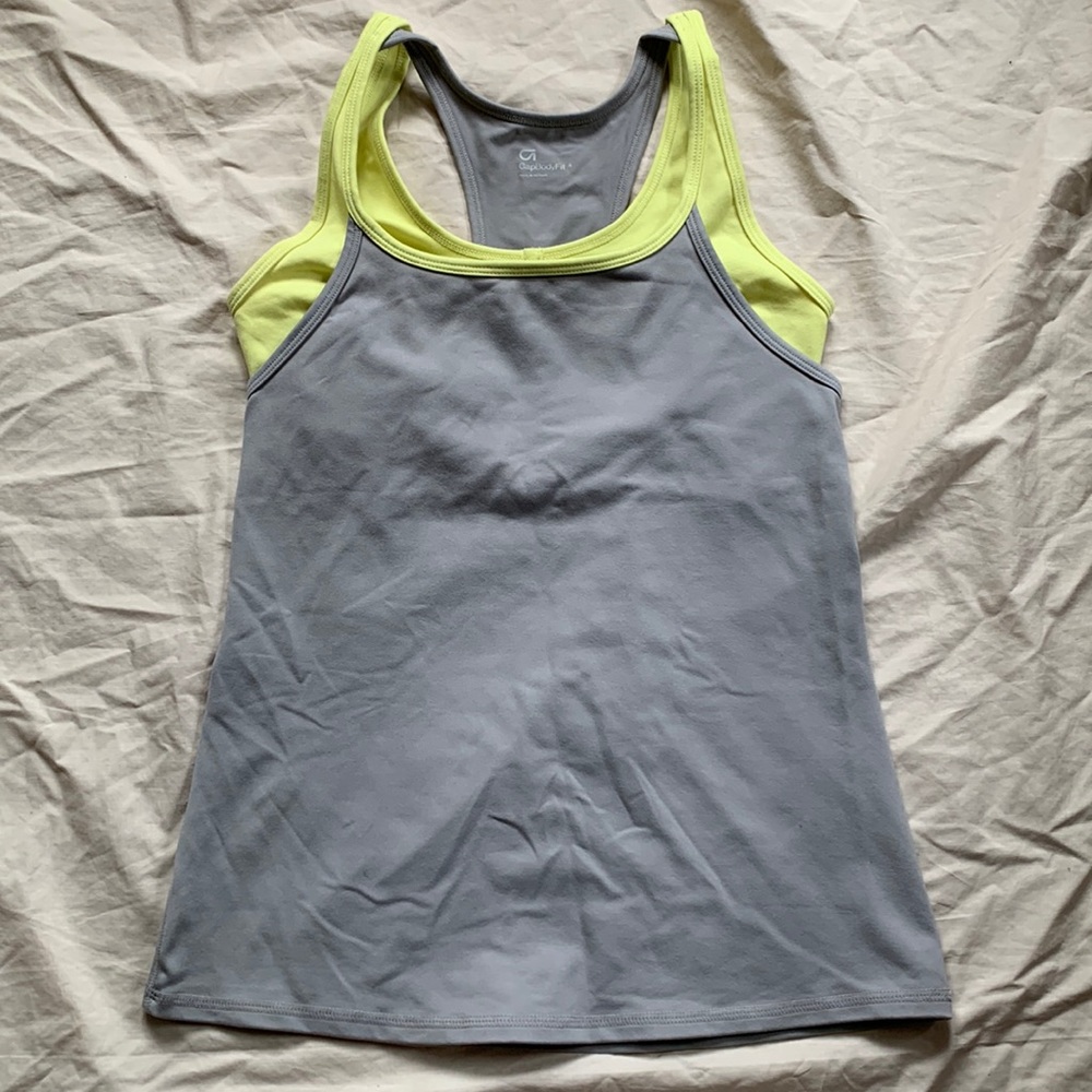 NWOT gap fit racerback tank top w built in sports bra size small